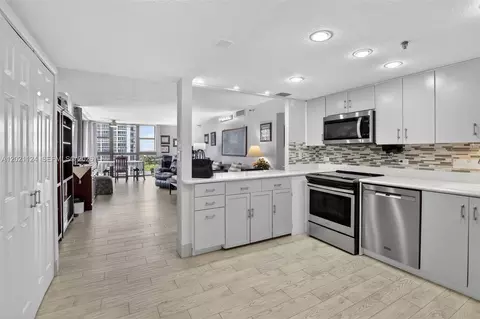 20515 E Country Club Dr #2248, Aventura, FL 33180