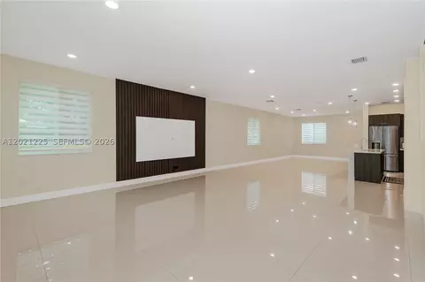 6681 NW 104th Ave, Doral, FL 33178