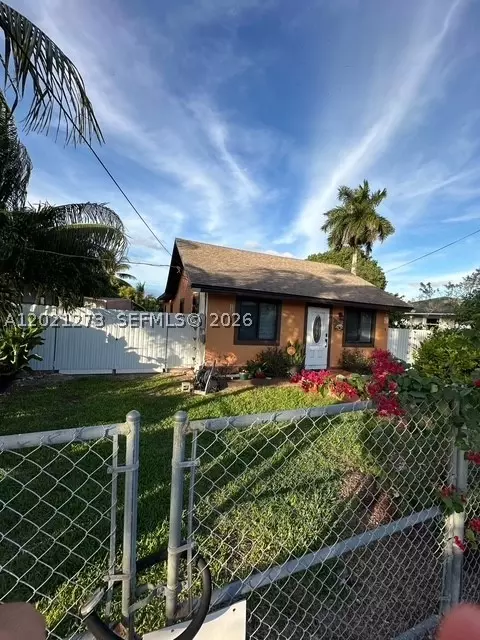 320 NW 2nd St, Florida City, FL 33034