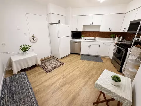 5151 Collins Ave #1520, Miami Beach, FL 33140