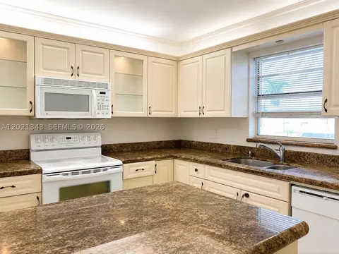 2832 Fillmore St #22, Hollywood, FL 33020