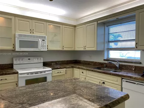 2832 Fillmore St #22, Hollywood, FL 33020