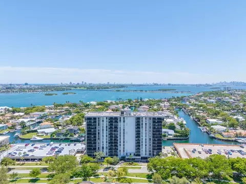 2500 NE 135th St #B506, North Miami, FL 33181