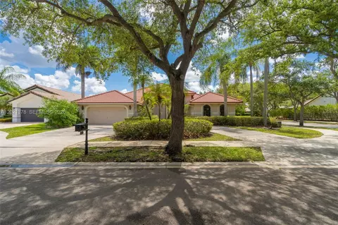 1051 Deerpath Ct, Weston, FL 33326