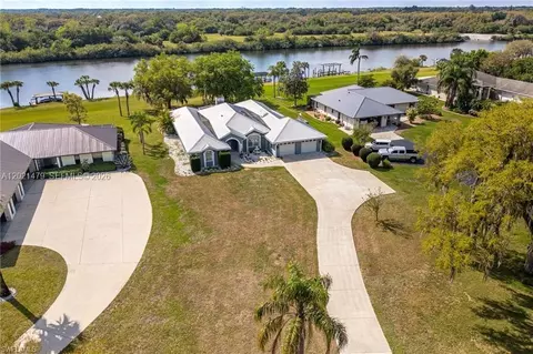 1261 Riverbend Dr, Labelle, FL 33935