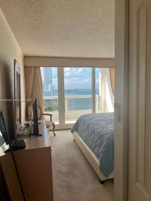 1717 N Bayshore Dr #A-2136, Miami, FL 33132