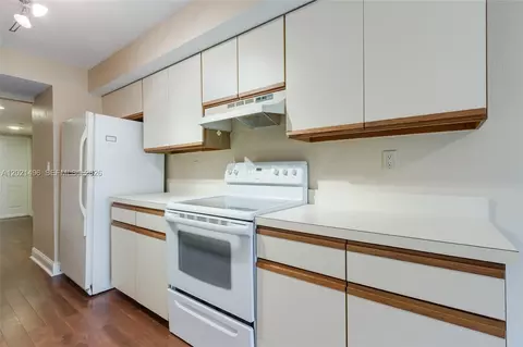 1420 Sheridan St #3H, Hollywood, FL 33020