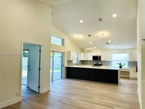 116 W Bayridge Dr, Weston, FL 33326