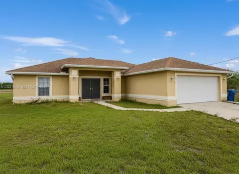 7018 Pilgrim Ct, Labelle, FL 33935