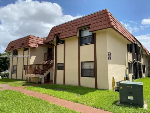 2715 W 66th St #13-21, Hialeah, FL 33016