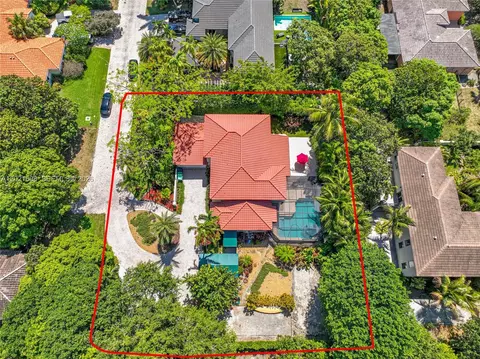 8204 SW 171st St, Palmetto Bay, FL 33157