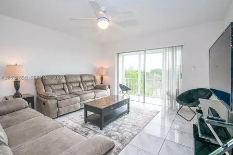 4650 Washington St #502, Hollywood, FL 33021