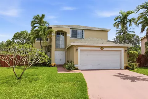 8801 SW 9th Ct, Pembroke Pines, FL 33025