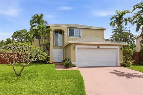 8801 SW 9th Ct, Pembroke Pines, FL 33025