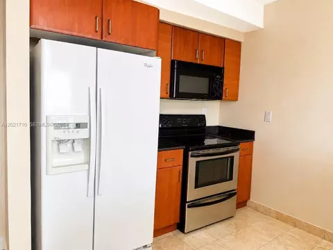 18001 Collins Ave #605, Sunny Isles Beach, FL 33160