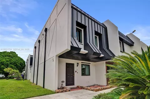 5555 Ludlam Rd #46, Miami, FL 33155