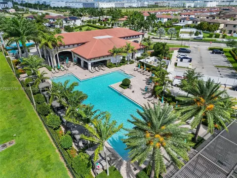 View/Area - 3382 W 104th Ter, Hialeah, FL 33018 photo 4 of 6