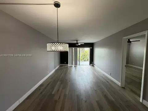 9440 SW 8th St #320, Boca Raton, FL 33428