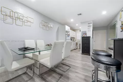 Dining - Undisclosed, Hialeah, FL 33012 photo 2 of 2