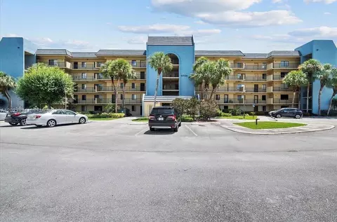 2786 Tennis Club Dr #302, West Palm Beach, FL 33417