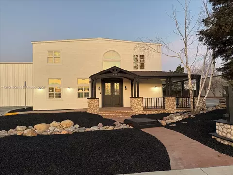 428 N Curry St, Nokomis, FL 34275