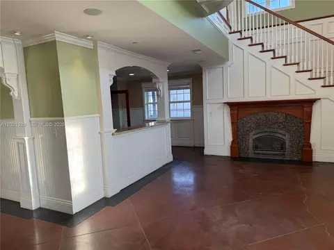 Living - 428 N Curry St, Tehachapi, CA 93561 photo 1 of 4