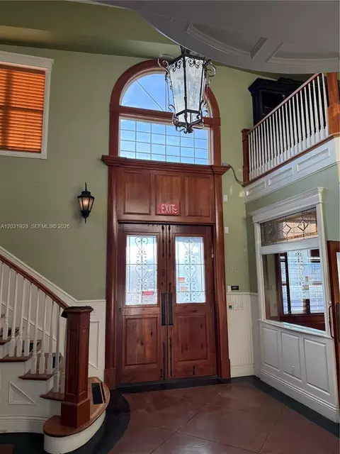 Entry Way - 428 N Curry St, Tehachapi, CA 93561 photo 1 of 5