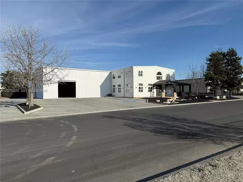 Exterior - 428 N Curry St, Tehachapi, CA 93561 photo 7 of 20