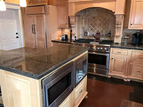 Kitchen - 428 N Curry St, Tehachapi, CA 93561 photo 3 of 3