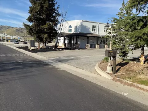 Exterior - 428 N Curry St, Tehachapi, CA 93561 photo 8 of 20