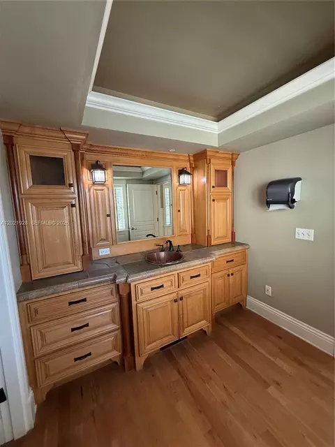 Bath - 428 N Curry St, Tehachapi, CA 93561 photo 4 of 5