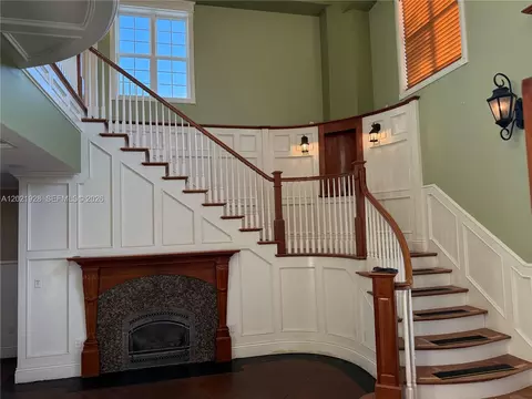 Living - 428 N Curry St, Tehachapi, CA 93561 photo 2 of 4