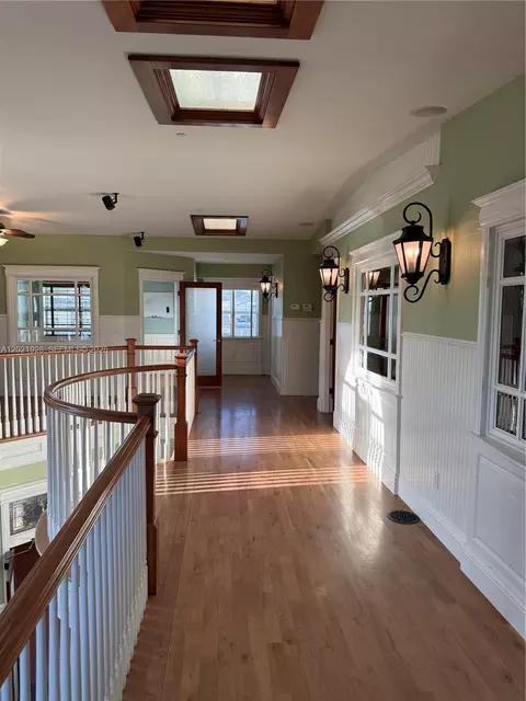 Entry Way - 428 N Curry St, Tehachapi, CA 93561 photo 3 of 5