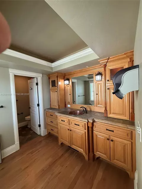 Bath - 428 N Curry St, Tehachapi, CA 93561 photo 5 of 5