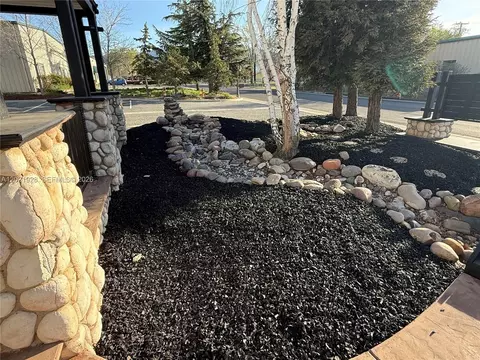Exterior - 428 N Curry St, Tehachapi, CA 93561 photo 6 of 20