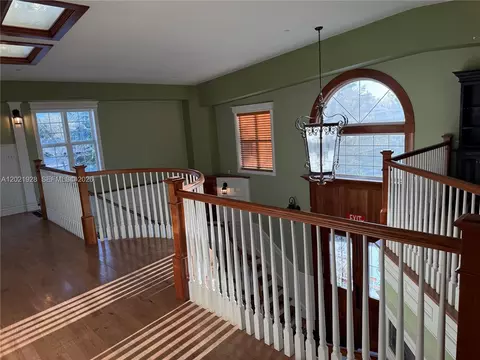 Entry Way - 428 N Curry St, Tehachapi, CA 93561 photo 4 of 5
