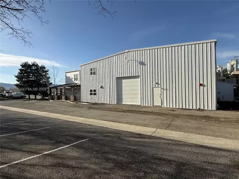 Exterior - 428 N Curry St, Tehachapi, CA 93561 photo 10 of 20