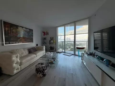 325 S Biscayne Blvd #2024, Miami, FL 33131
