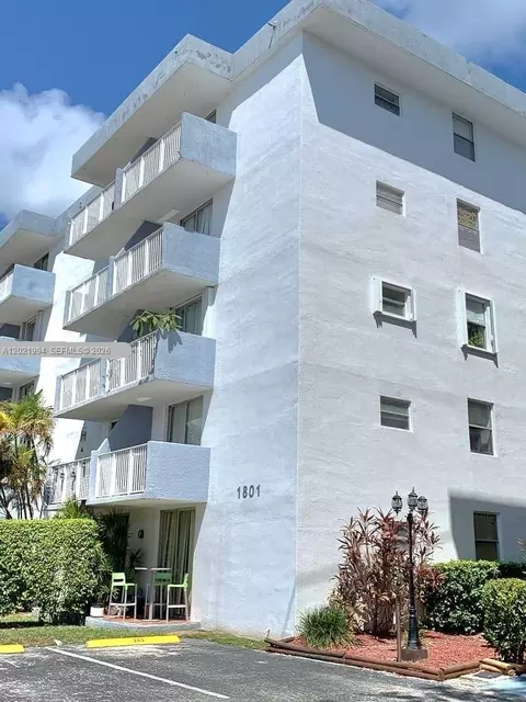 1801 S Treasure Dr #427, North Bay Village, FL 33141