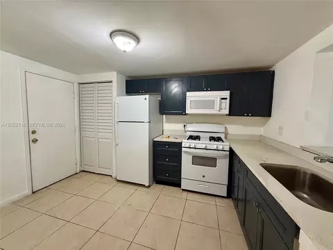 18101 NW 68th Ave #B102, Hialeah, FL 33015
