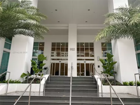 950 Brickell Bay Dr #2206, Miami, FL 33131