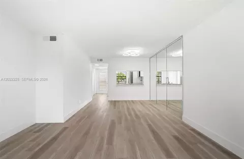 10130 Sunrise Lakes Blvd #210, Sunrise, FL 33322