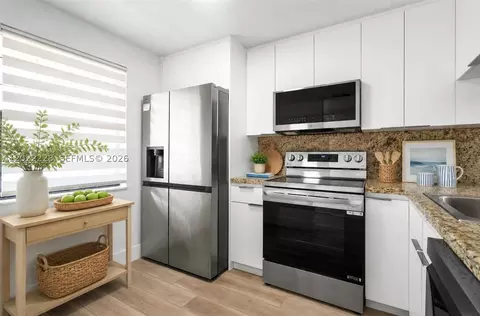 10130 Sunrise Lakes Blvd #210, Sunrise, FL 33322