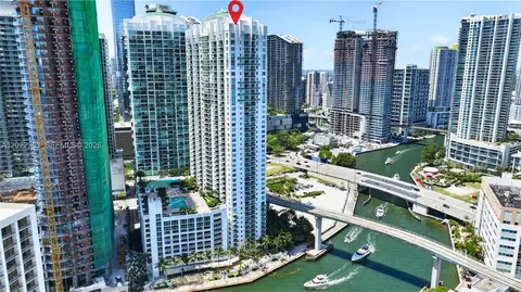 31 SE 5th St #203, Miami, FL 33131