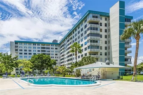 4330 Hillcrest Dr #506, Hollywood, FL 33021