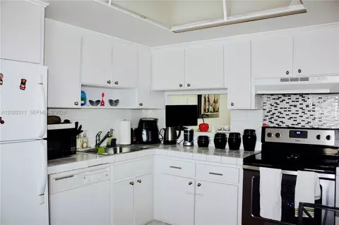 18555 NE 14th Ave #702A, Miami, FL 33179