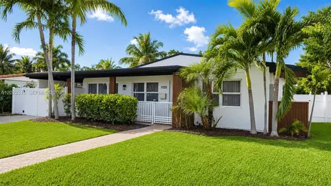 1155 Hayes St, Hollywood, FL 33019