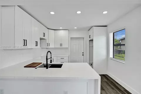 733 NW 15th Ter, Fort Lauderdale, FL 33311