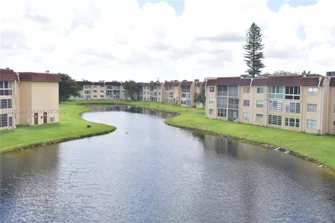 8861 Sunrise Lakes Blvd #305, Sunrise, FL 33322