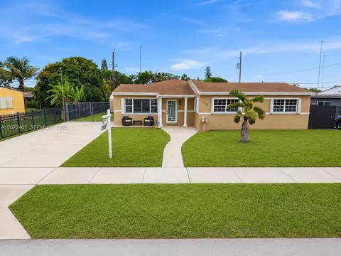 1081 NW 198th St, Miami Gardens, FL 33169